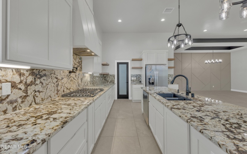 15031 HINOJOS Avenue, El Paso, TX 79938, 4 Habitaciones Habitaciones , ,3 BañosBaños,Residential,En Venta,15031 HINOJOS Avenue,0,939012