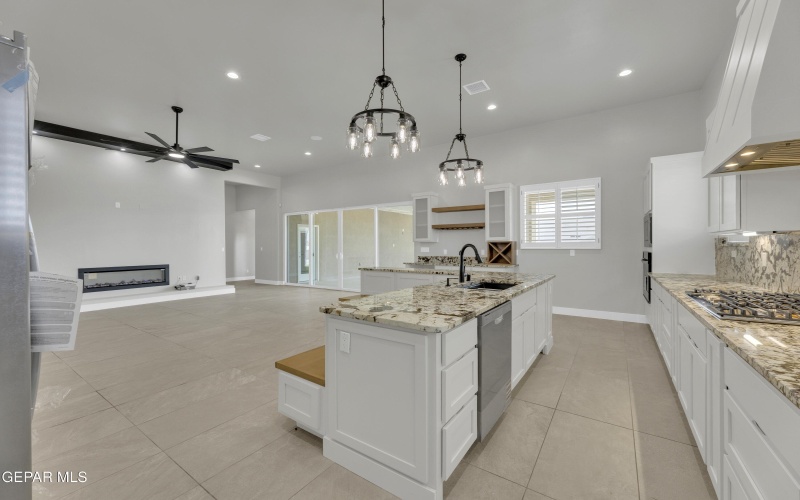 15031 HINOJOS Avenue, El Paso, TX 79938, 4 Habitaciones Habitaciones , ,3 BañosBaños,Residential,En Venta,15031 HINOJOS Avenue,0,939012