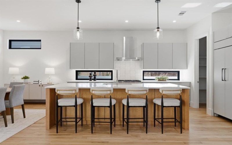 8806 Diceman Drive, Dallas, TX 75218, 5 Habitaciones Habitaciones , ,5 BañosBaños,Residential,En Venta,8806 Diceman Drive,0,21181400