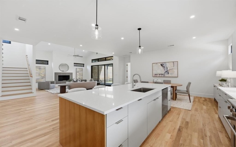 8806 Diceman Drive, Dallas, TX 75218, 5 Habitaciones Habitaciones , ,5 BañosBaños,Residential,En Venta,8806 Diceman Drive,0,21181400