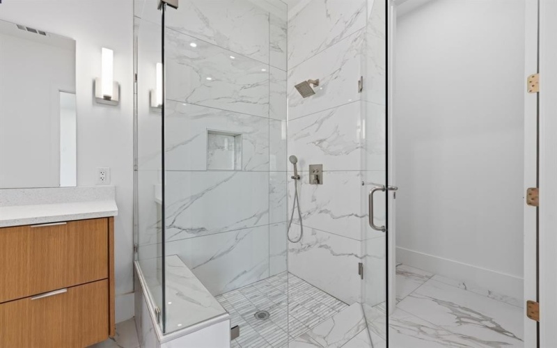 8806 Diceman Drive, Dallas, TX 75218, 5 Habitaciones Habitaciones , ,5 BañosBaños,Residential,En Venta,8806 Diceman Drive,0,21181400