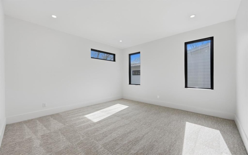 8806 Diceman Drive, Dallas, TX 75218, 5 Habitaciones Habitaciones , ,5 BañosBaños,Residential,En Venta,8806 Diceman Drive,0,21181400