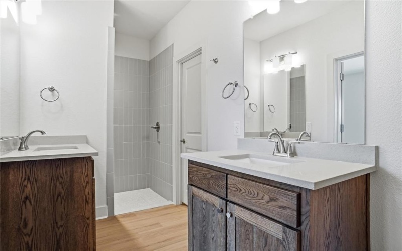 307 Railroad Avenue, Sanger, TX 76266, 3 Habitaciones Habitaciones , ,2 BañosBaños,Residential,En Venta,307 Railroad Avenue,0,21183791