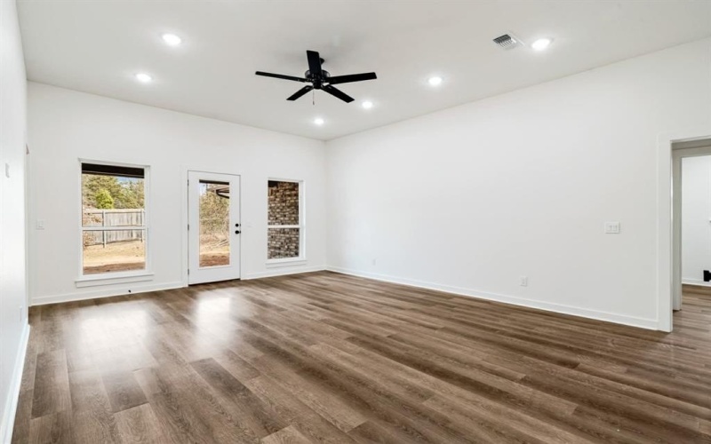 2725 Briarwood, Paris, TX 75460, 3 Bedrooms Bedrooms, ,2 BathroomsBathrooms,Residential,For Sale,2725 Briarwood,0,21185909