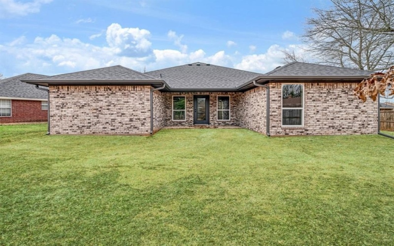 2725 Briarwood, Paris, TX 75460, 3 Bedrooms Bedrooms, ,2 BathroomsBathrooms,Residential,For Sale,2725 Briarwood,0,21185909