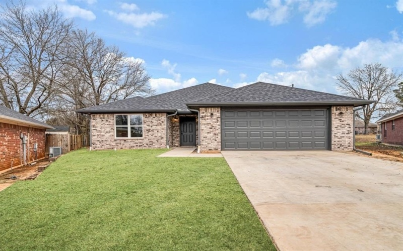 2725 Briarwood, Paris, TX 75460, 3 Bedrooms Bedrooms, ,2 BathroomsBathrooms,Residential,For Sale,2725 Briarwood,0,21185909