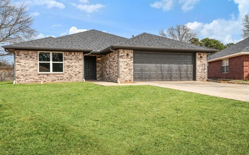 2725 Briarwood, Paris, TX 75460, 3 Bedrooms Bedrooms, ,2 BathroomsBathrooms,Residential,For Sale,2725 Briarwood,0,21185909