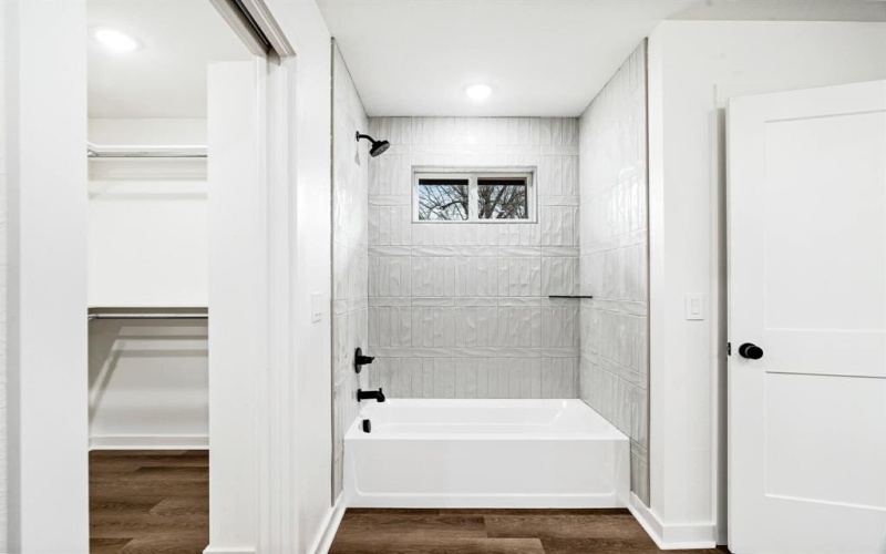 2725 Briarwood, Paris, TX 75460, 3 Bedrooms Bedrooms, ,2 BathroomsBathrooms,Residential,For Sale,2725 Briarwood,0,21185909