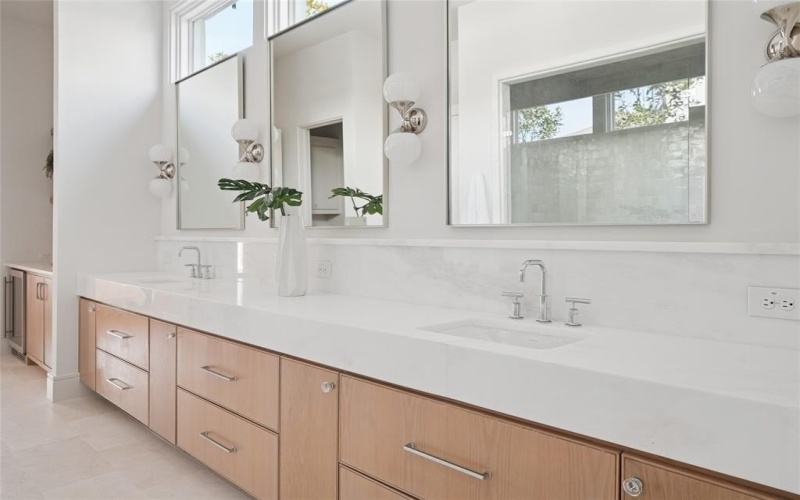 6929 Robin Road, Dallas, TX 75209, 5 Habitaciones Habitaciones , ,6 BañosBaños,Residential,En Venta,6929 Robin Road,0,21187043