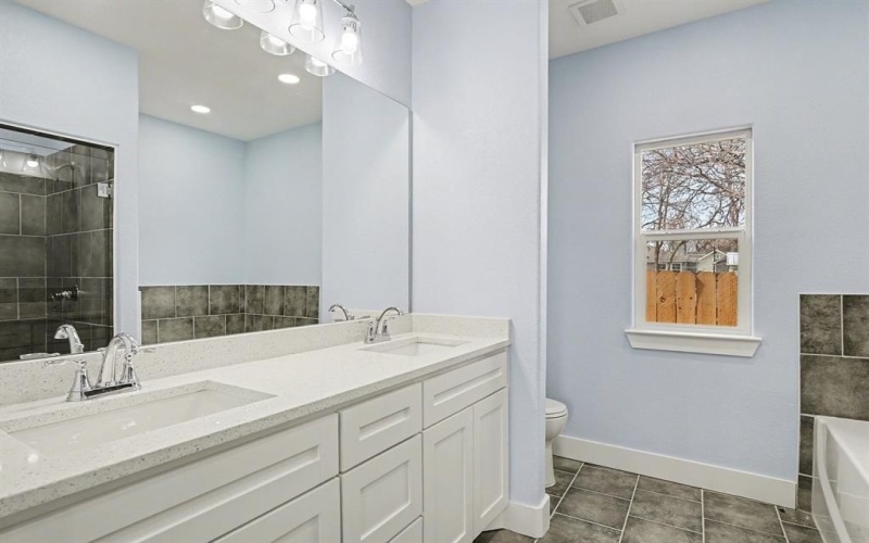 1317 E Tucker Street, Fort Worth, TX 76104, 4 Habitaciones Habitaciones , ,2 BañosBaños,Residential,En Venta,1317 E Tucker Street,0,21187073