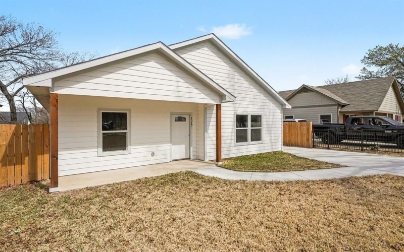 1317 E Tucker Street, Fort Worth, TX 76104, 4 Habitaciones Habitaciones , ,2 BañosBaños,Residential,En Venta,1317 E Tucker Street,0,21187073