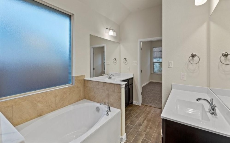 10353 SARASOTA Street, Grand Prairie, TX 76065, 4 Habitaciones Habitaciones , ,2 BañosBaños,Residential,En Venta,10353 SARASOTA Street,0,21189873