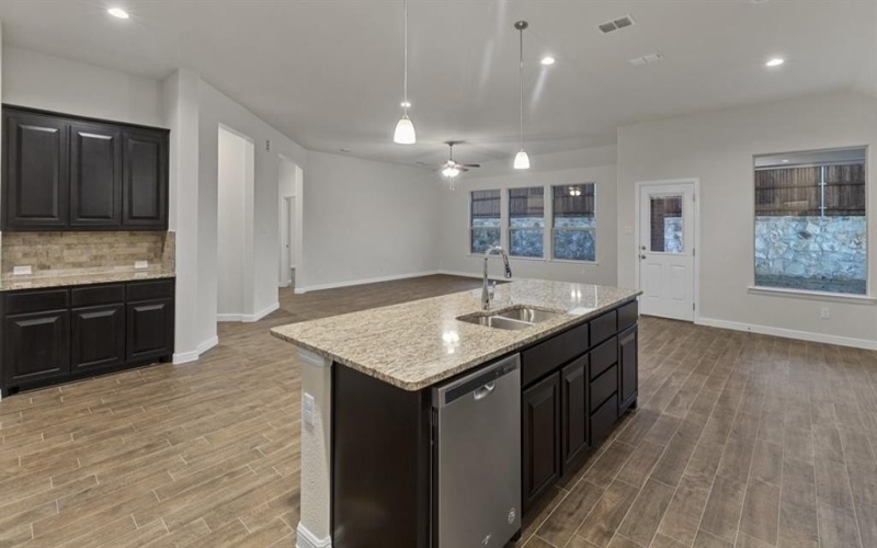 10364 SARASOTA Street, Grand Prairie, TX 76065, 4 Habitaciones Habitaciones , ,2 BañosBaños,Residential,En Venta,10364 SARASOTA Street,0,21189877