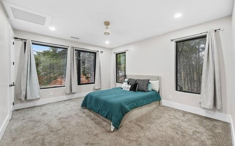 511 S Bluegrove, Lancaster, TX 75146, 9 Habitaciones Habitaciones , ,9 BañosBaños,Residential,En Venta,511 S Bluegrove,0,21191814