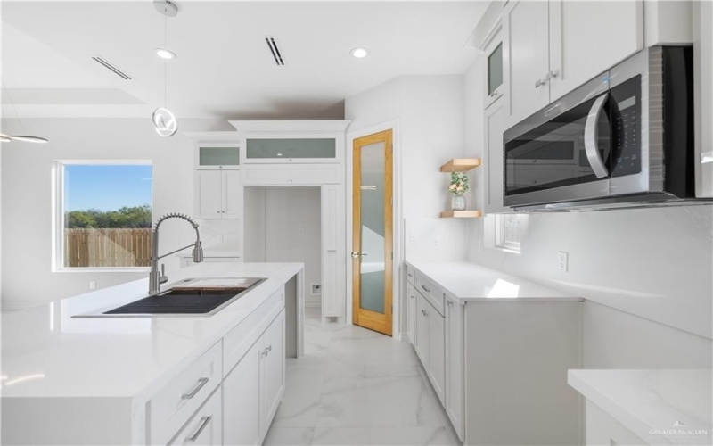 8006 N 48th Lane, McAllen, TX 78504, 4 Bedrooms Bedrooms, ,2 BathroomsBathrooms,Residential,For Sale,8006 N 48th Lane,0,496964