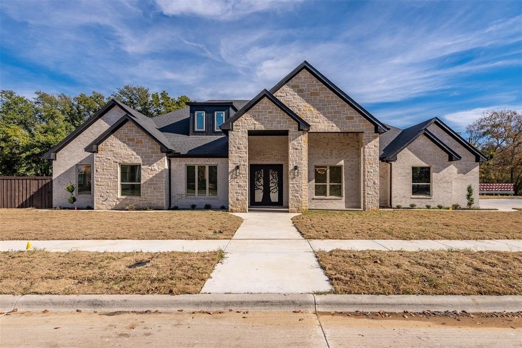 7611 Awadi Court, Arlington, TX 76001, 4 Bedrooms Bedrooms, ,5 BathroomsBathrooms,Residential,For Sale,7611 Awadi Court,0,21188815