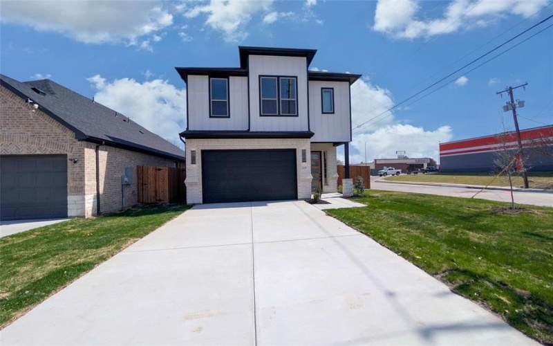 2339 4th Street, Grand Prairie, TX 75051, 4 Habitaciones Habitaciones , ,3 BañosBaños,Residential,En Venta,2339 4th Street,0,21192063