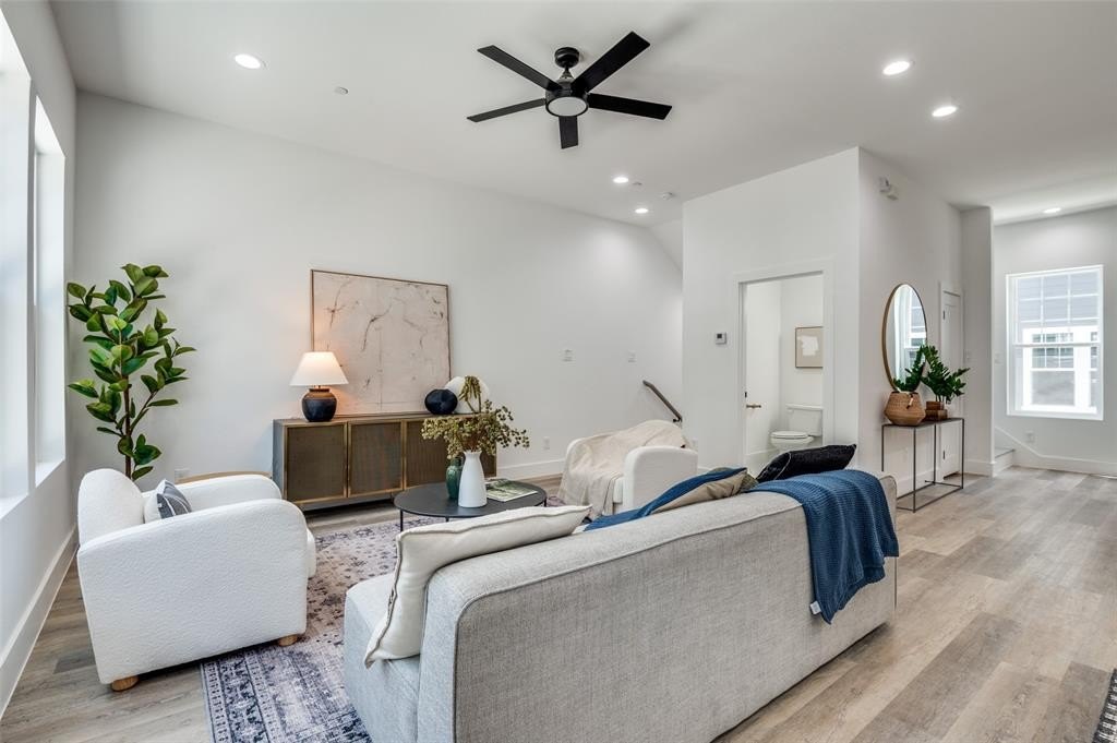 631 N Tyler Street #203, Dallas, TX 75208, 2 Habitaciones Habitaciones , ,2 BañosBaños,Residential,En Venta,631 N Tyler Street,0,21192209