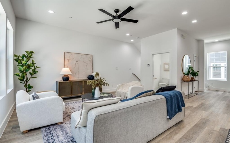 631 N Tyler Street #203, Dallas, TX 75208, 2 Habitaciones Habitaciones , ,2 BañosBaños,Residential,En Venta,631 N Tyler Street,0,21192209