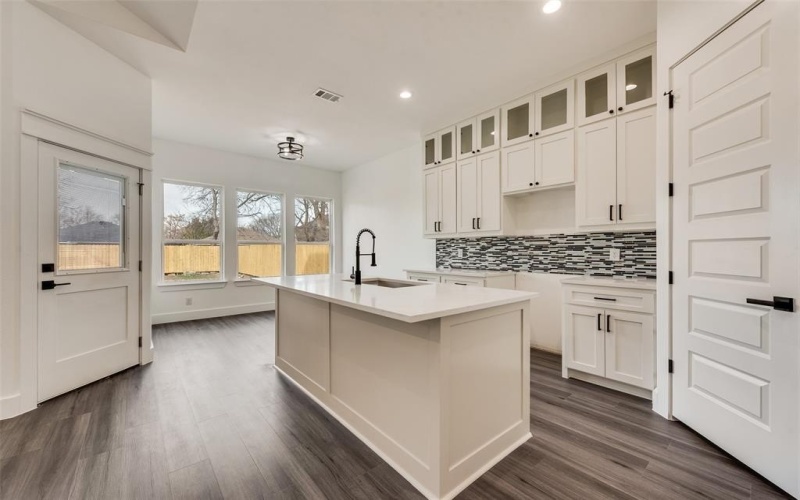 3811 Aransas Street, Dallas, TX 75212, 4 Bedrooms Bedrooms, ,2 BathroomsBathrooms,Residential,For Sale,3811 Aransas Street,0,21192441