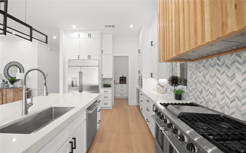 4426 Bonham Street, Dallas, TX 75229, 5 Habitaciones Habitaciones , ,6 BañosBaños,Residential,En Venta,4426 Bonham Street,0,21192825