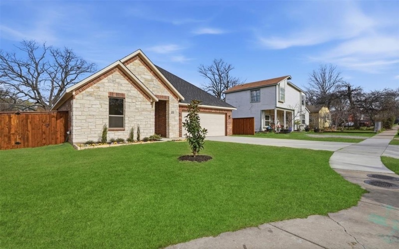 2315 Colony Court, Dallas, TX 75235, 4 Bedrooms Bedrooms, ,3 BathroomsBathrooms,Residential,For Sale,2315 Colony Court,0,21192834