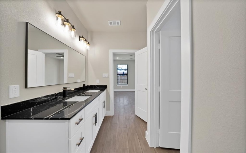 5104 Waterbury Court, Granbury, TX 76048, 4 Bedrooms Bedrooms, ,2 BathroomsBathrooms,Residential,For Sale,5104 Waterbury Court,0,21193319