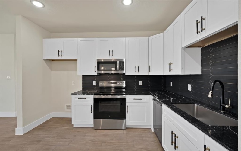 5104 Waterbury Court, Granbury, TX 76048, 4 Bedrooms Bedrooms, ,2 BathroomsBathrooms,Residential,For Sale,5104 Waterbury Court,0,21193319