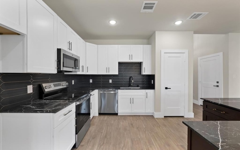 5104 Waterbury Court, Granbury, TX 76048, 4 Bedrooms Bedrooms, ,2 BathroomsBathrooms,Residential,For Sale,5104 Waterbury Court,0,21193319