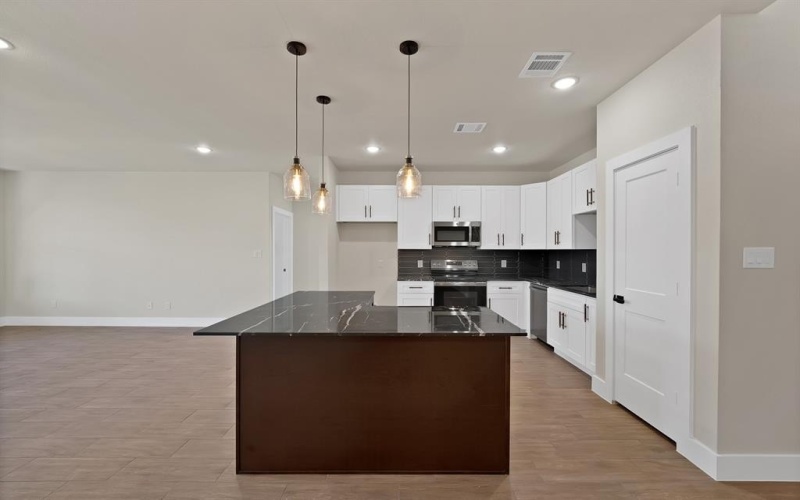 5104 Waterbury Court, Granbury, TX 76048, 4 Bedrooms Bedrooms, ,2 BathroomsBathrooms,Residential,For Sale,5104 Waterbury Court,0,21193319