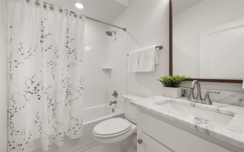 2613 St Helena Lane, Grand Prairie, TX 75054, 2 Habitaciones Habitaciones , ,2 BañosBaños,Residential,En Venta,2613 St Helena Lane,0,20667563