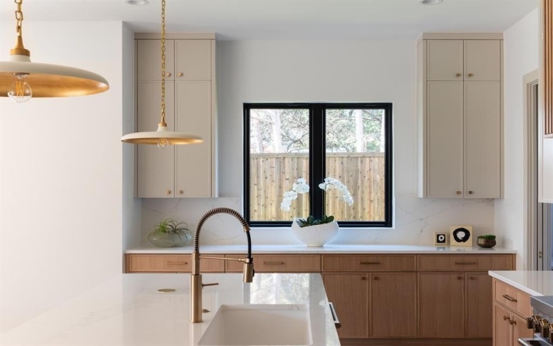 8931 San Fernando Way, Dallas, TX 75218, 4 Habitaciones Habitaciones , ,5 BañosBaños,Residential,En Venta,8931 San Fernando Way,0,21193395