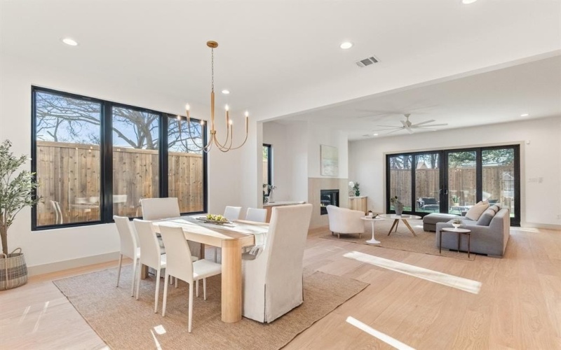 8931 San Fernando Way, Dallas, TX 75218, 4 Habitaciones Habitaciones , ,5 BañosBaños,Residential,En Venta,8931 San Fernando Way,0,21193395