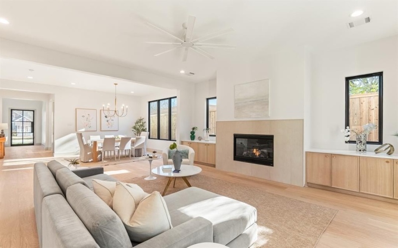 8931 San Fernando Way, Dallas, TX 75218, 4 Habitaciones Habitaciones , ,5 BañosBaños,Residential,En Venta,8931 San Fernando Way,0,21193395