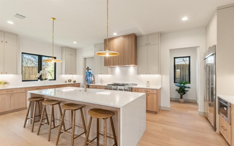 8931 San Fernando Way, Dallas, TX 75218, 4 Habitaciones Habitaciones , ,5 BañosBaños,Residential,En Venta,8931 San Fernando Way,0,21193395