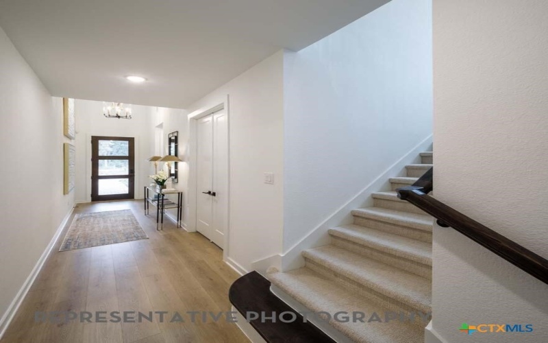 9612 Golden Lion Drive, Austin, TX 78744, 4 Bedrooms Bedrooms, ,5 BathroomsBathrooms,Residential,For Sale,9612 Golden Lion Drive,0,605634