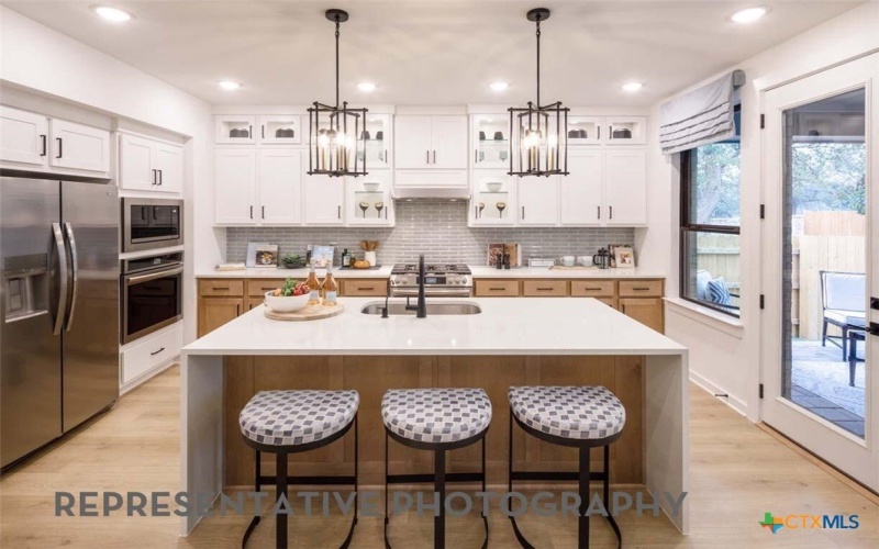 9612 Golden Lion Drive, Austin, TX 78744, 4 Bedrooms Bedrooms, ,5 BathroomsBathrooms,Residential,For Sale,9612 Golden Lion Drive,0,605634