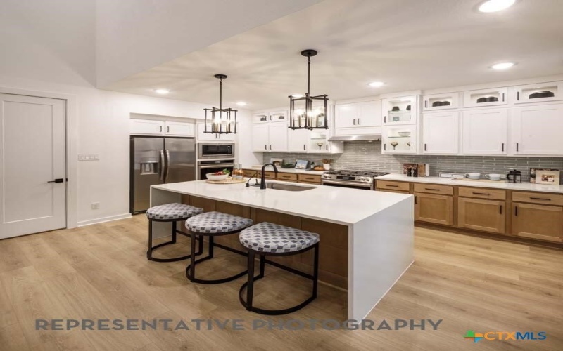 9612 Golden Lion Drive, Austin, TX 78744, 4 Bedrooms Bedrooms, ,5 BathroomsBathrooms,Residential,For Sale,9612 Golden Lion Drive,0,605634