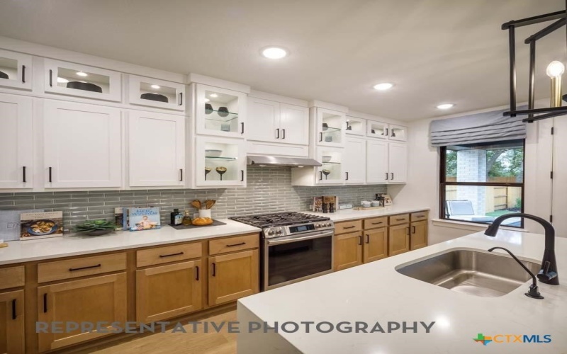 9612 Golden Lion Drive, Austin, TX 78744, 4 Bedrooms Bedrooms, ,5 BathroomsBathrooms,Residential,For Sale,9612 Golden Lion Drive,0,605634