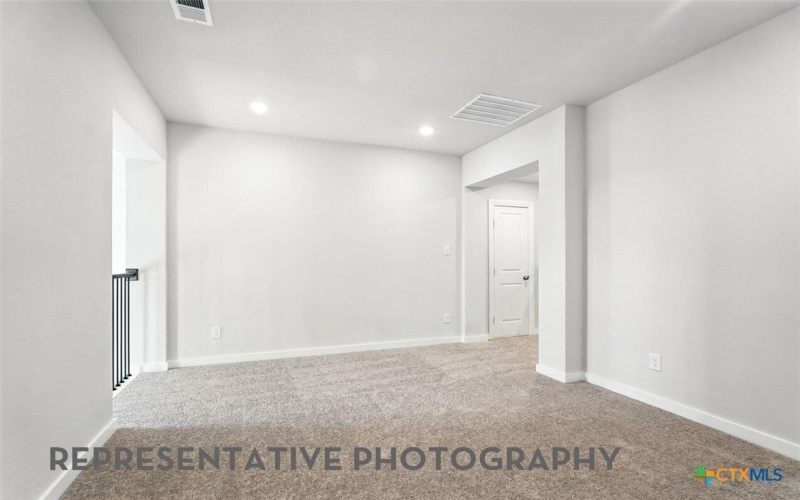 9301 Breeze Hill Drive, Austin, TX 78744, 4 Bedrooms Bedrooms, ,5 BathroomsBathrooms,Residential,For Sale,9301 Breeze Hill Drive,0,605641