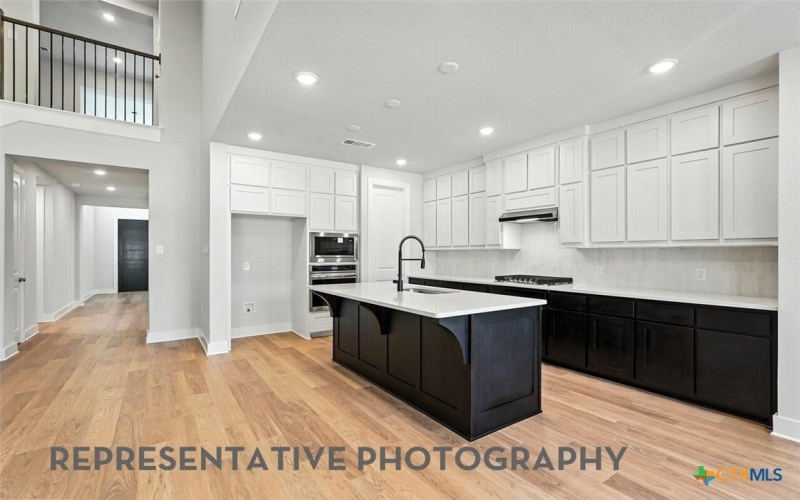 9301 Breeze Hill Drive, Austin, TX 78744, 4 Bedrooms Bedrooms, ,5 BathroomsBathrooms,Residential,For Sale,9301 Breeze Hill Drive,0,605641