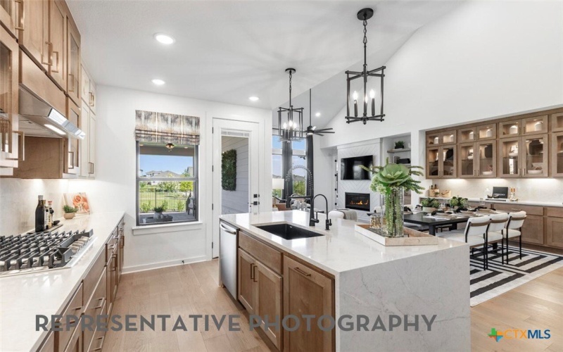 9305 Breeze Hill Drive, Austin, TX 78744, 4 Habitaciones Habitaciones , ,5 BañosBaños,Residential,En Venta,9305 Breeze Hill Drive,0,605644