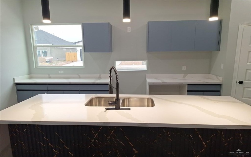 1029 W Rivera Street, Edinburg, TX 78541, 4 Habitaciones Habitaciones , ,3 BañosBaños,Residential,En Venta,1029 W Rivera Street,0,496974