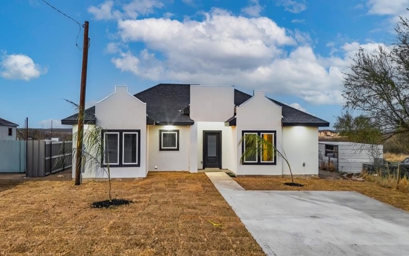 260 Park St, Eagle Pass, TX 78852, 3 Bedrooms Bedrooms, ,2 BathroomsBathrooms,Residential,For Sale,260 Park St,0,83144