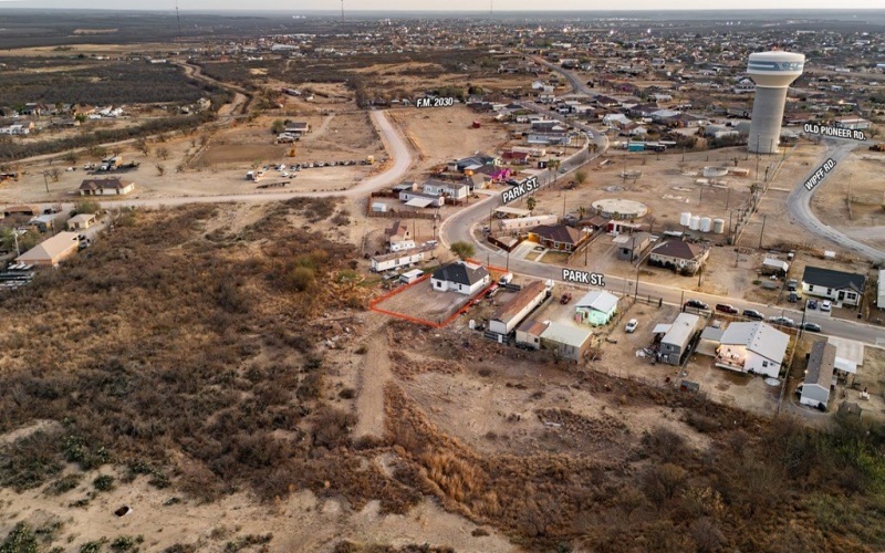 260 Park St, Eagle Pass, TX 78852, 3 Bedrooms Bedrooms, ,2 BathroomsBathrooms,Residential,For Sale,260 Park St,0,83144