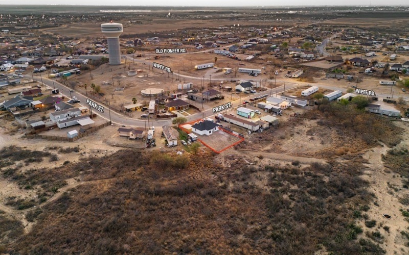 260 Park St, Eagle Pass, TX 78852, 3 Bedrooms Bedrooms, ,2 BathroomsBathrooms,Residential,For Sale,260 Park St,0,83144