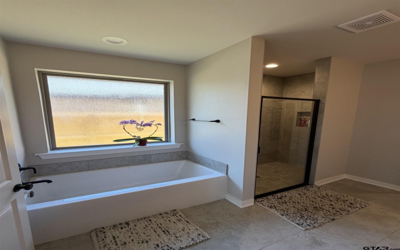 11201 COUNTY ROAD 166, Tyler, TX 75703, 3 Bedrooms Bedrooms, ,2 BathroomsBathrooms,Residential,For Sale,11201 COUNTY ROAD 166,0,26002843