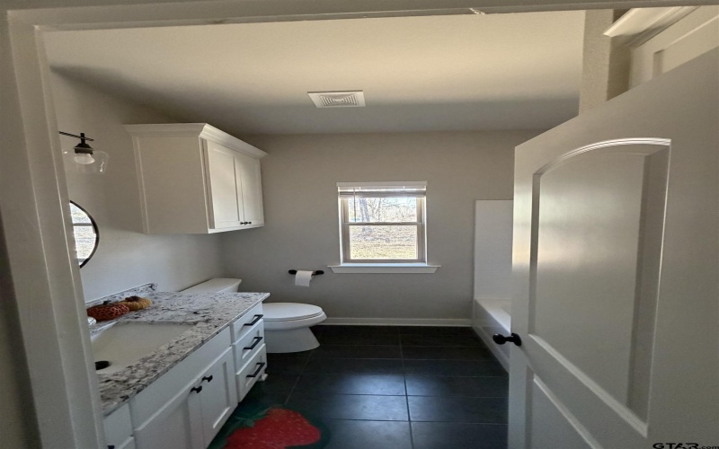 11201 COUNTY ROAD 166, Tyler, TX 75703, 3 Bedrooms Bedrooms, ,2 BathroomsBathrooms,Residential,For Sale,11201 COUNTY ROAD 166,0,26002843