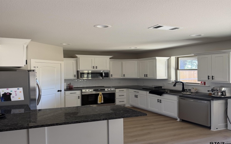 11201 COUNTY ROAD 166, Tyler, TX 75703, 3 Bedrooms Bedrooms, ,2 BathroomsBathrooms,Residential,For Sale,11201 COUNTY ROAD 166,0,26002843