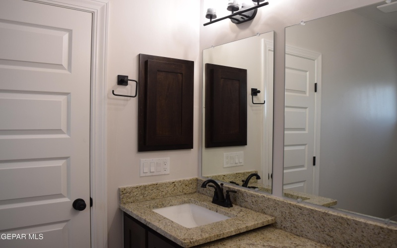 457 SAMUEL BLOUNT Court, Vinton, TX 79821, 3 Habitaciones Habitaciones , ,2 BañosBaños,Residential,En Venta,457 SAMUEL BLOUNT Court,0,939136